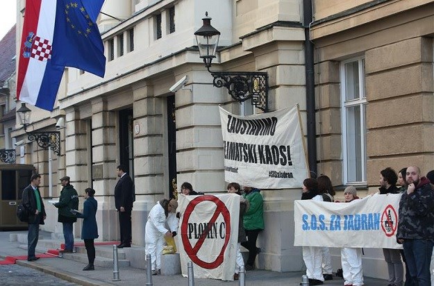 Zeleni forum ispred Sabora: Prosvjedovali protiv Plomina C i bušenja Jadrana