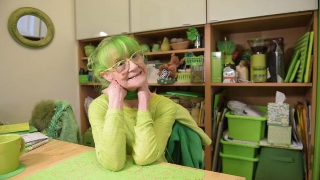 VIDEO "Zelena žena: Od odjeće do kose, baš sve kod nje je zeleno