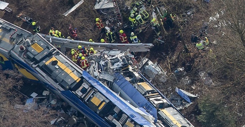 Otpravnik vlakova igrao se na mobitelu i skrivio nesreću u kojoj je poginulo 11 osoba