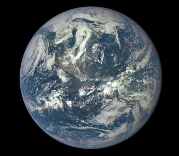 NASA objavila prvu fotku Zemlje s udaljenosti od 1,6 milijuna kilometara