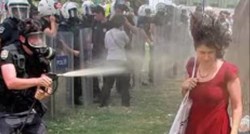 Turska: 20 mjeseci zatvora i sadnja 600 stabala za policajca koji je napao "ženu u crvenom"