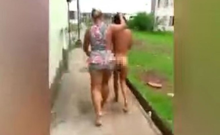 VIDEO Bijesna žena natjerala muževu ljubavnicu da gola paradira gradom