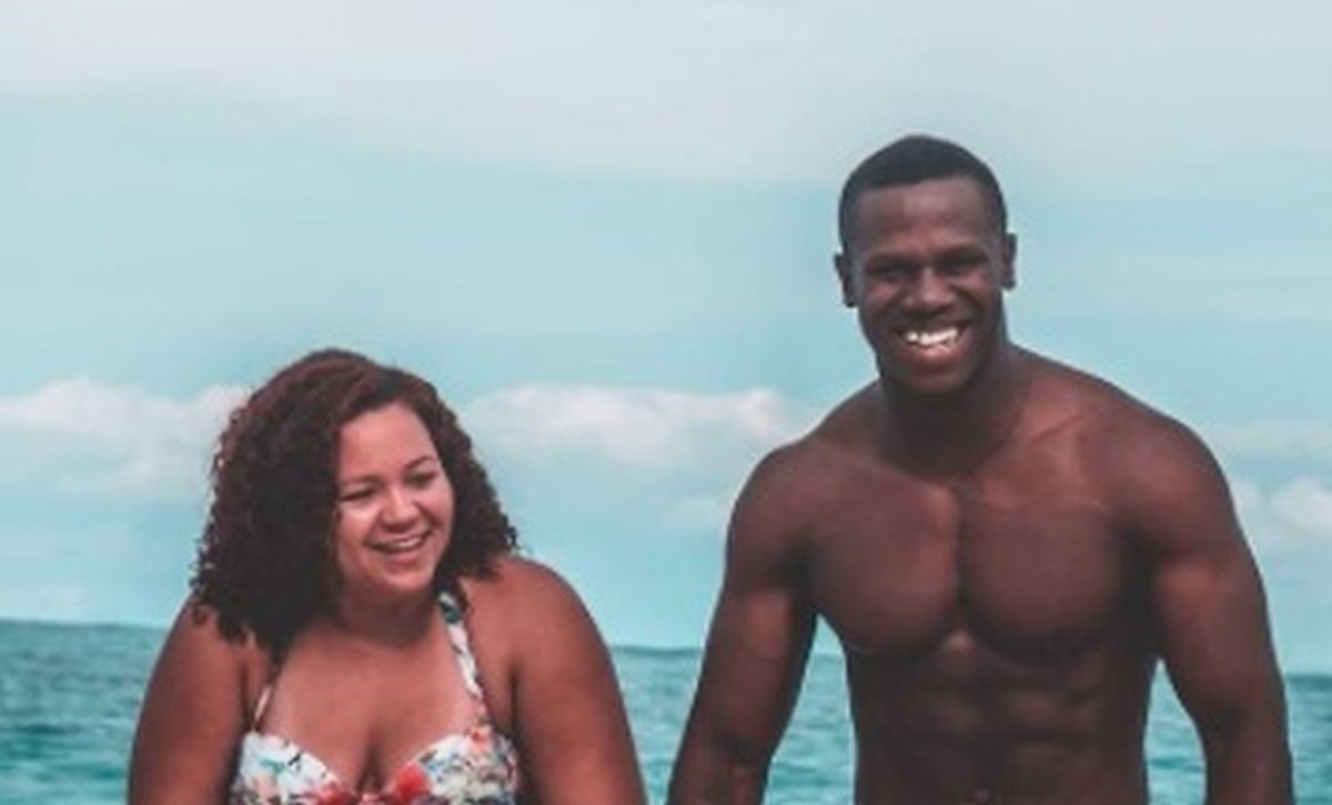 Fotka ovog bračnog para s plaže postala je viralna zbog fantastičnog razloga