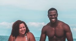 Fotka ovog bračnog para s plaže postala je viralna zbog fantastičnog razloga