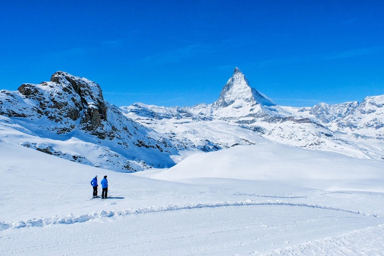 Švicarsko skijalište zatrpano snijegom, 13 tisuća turista odsječeno od svijeta