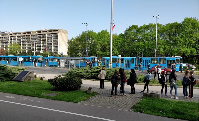 PROMETNI KAOS U ZAGREBU Tramvaji ne voze po glavnim ulicama