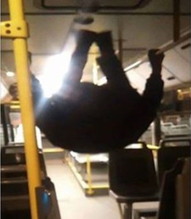 FOTO "Kad Zetovac poludi": Vozač gimnasticirao nasred busa i postao hit na Facebooku