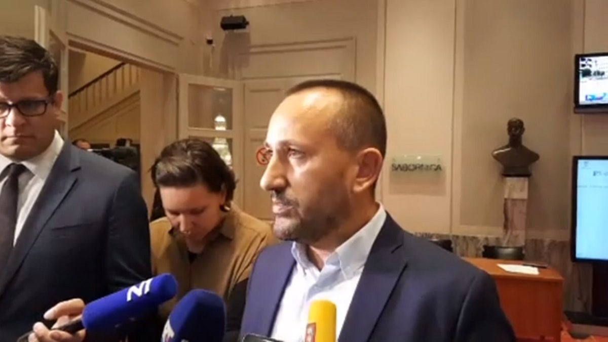 Zastupnik HRAST-a napao Pernara u saboru zbog događaja u Haagu