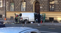 Kombi pun plinskih boca u centru Zagreba sletio s ceste i zabio se u zgradu