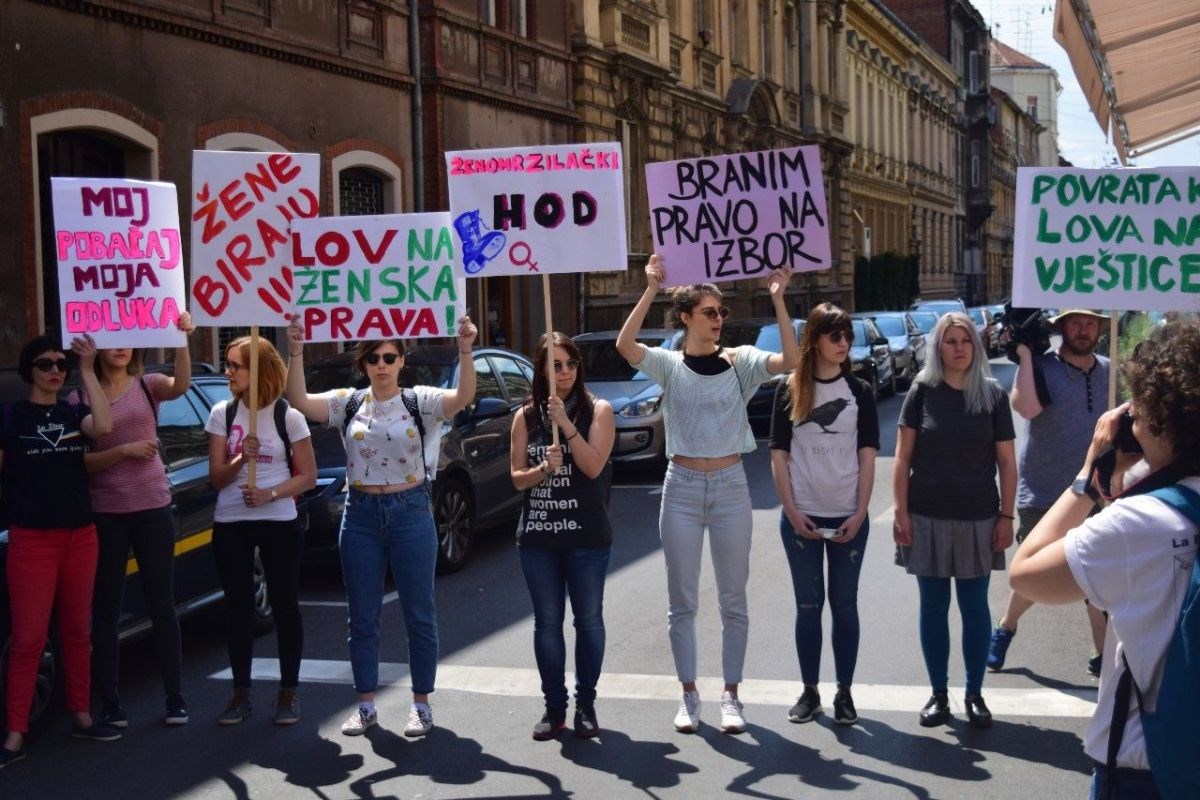 Hrabre i ponosne feministkinje dokazale su danas da ipak nismo u srednjem vijeku