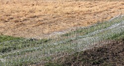 Slovenci uz žicu postavili i metalna vrata na cesti u Istri, mještani ogorčeni