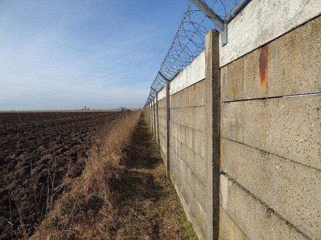 Peruanska sramota: Zid s bodljikavom žicom dijeli bogate od siromašnih stanovnika Lime