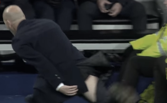 Zidaneu opet pukle hlače