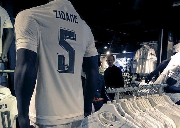 Pred Zidaneovu trenersku premijeru Real pustio u prodaju njegove dresove