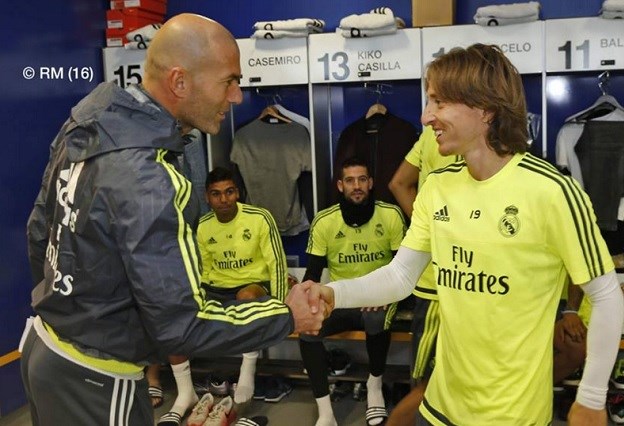 Fotka za povijest: Modrić se rukovao sa Zidaneom