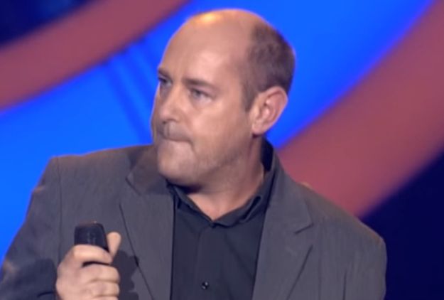 Svi su mu se smijali jer je star i ćelav, a onda je pred Bebekom razvalio Dugme