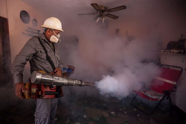 Zika sije paniku diljem svijeta: Opasni virus se nezaustavljivo širi, zaprašuju se čak i groblja