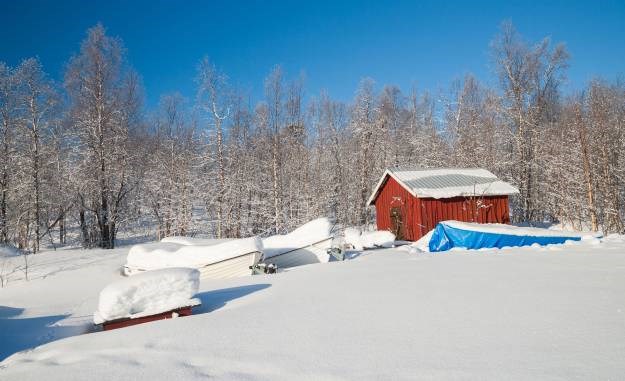 Švedska deložirala izbjeglice koje su tri dana odbijale izaći iz autobusa u "izolaciju i hladnoću"