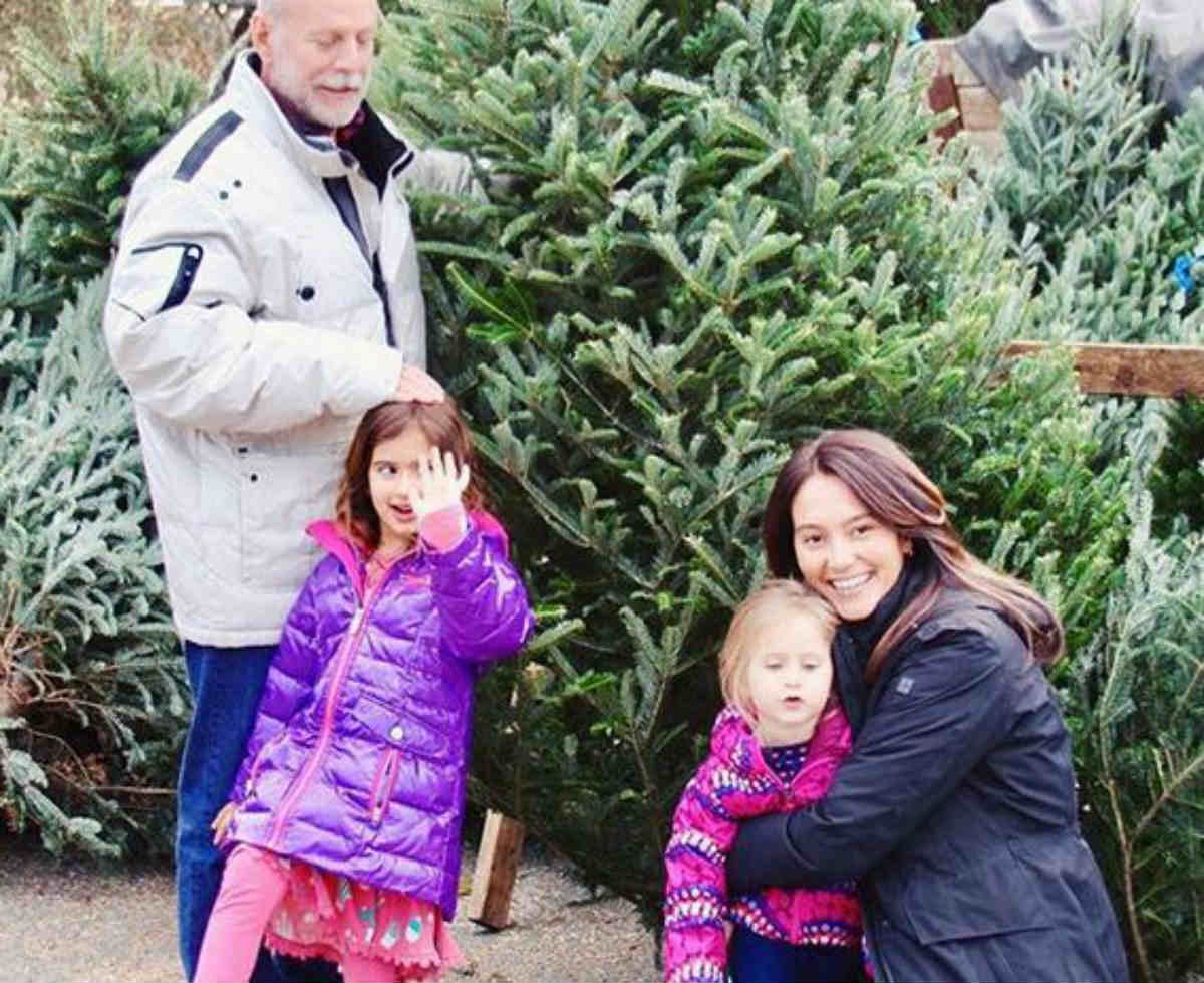 Bruce Willis dane krati u beauty salonu s uređenim noktićima