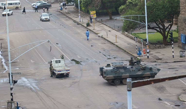 Vojska preuzela kontrolu u Zimbabveu, čuju se strojnice, ne zna se gdje je Mugabe