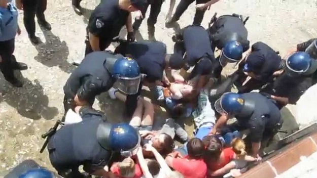 Živi zid: Treba zabraniti deložacije iz jedine nekretnine