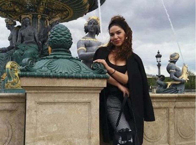 30 godina mlađa supruga domaćeg glumca zavodljivo pozirala u Parizu