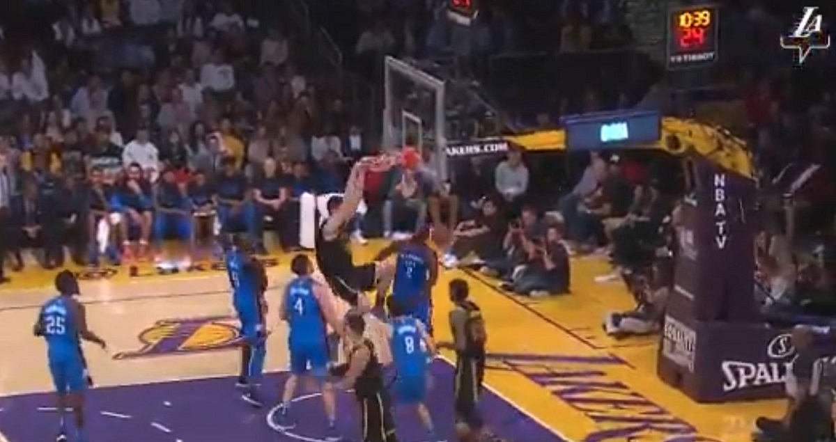 HERCEGOVAC DIGAO L.A. NA NOGE Zubac zakucavanjem i bananom pokazao da zaslužuje igrati