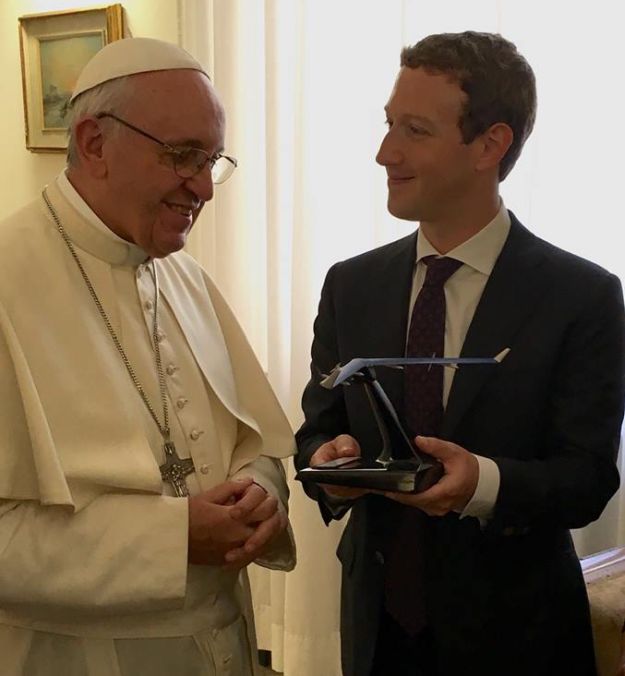 Papa sa Zuckerbergom i suprugom razgovarao kako pomoći najsiromašnijima