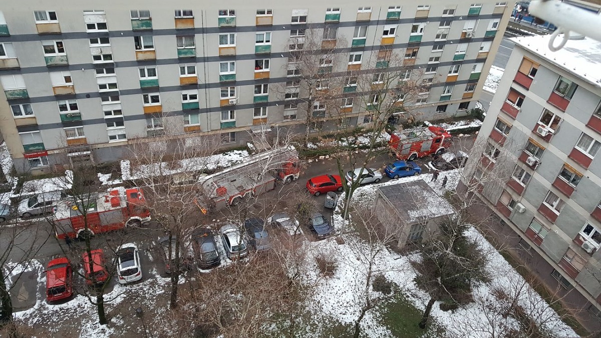 VIDEO, FOTO Izbio požar u stanu u Zagrebu, djeca i roditelji pobjegli na ulicu