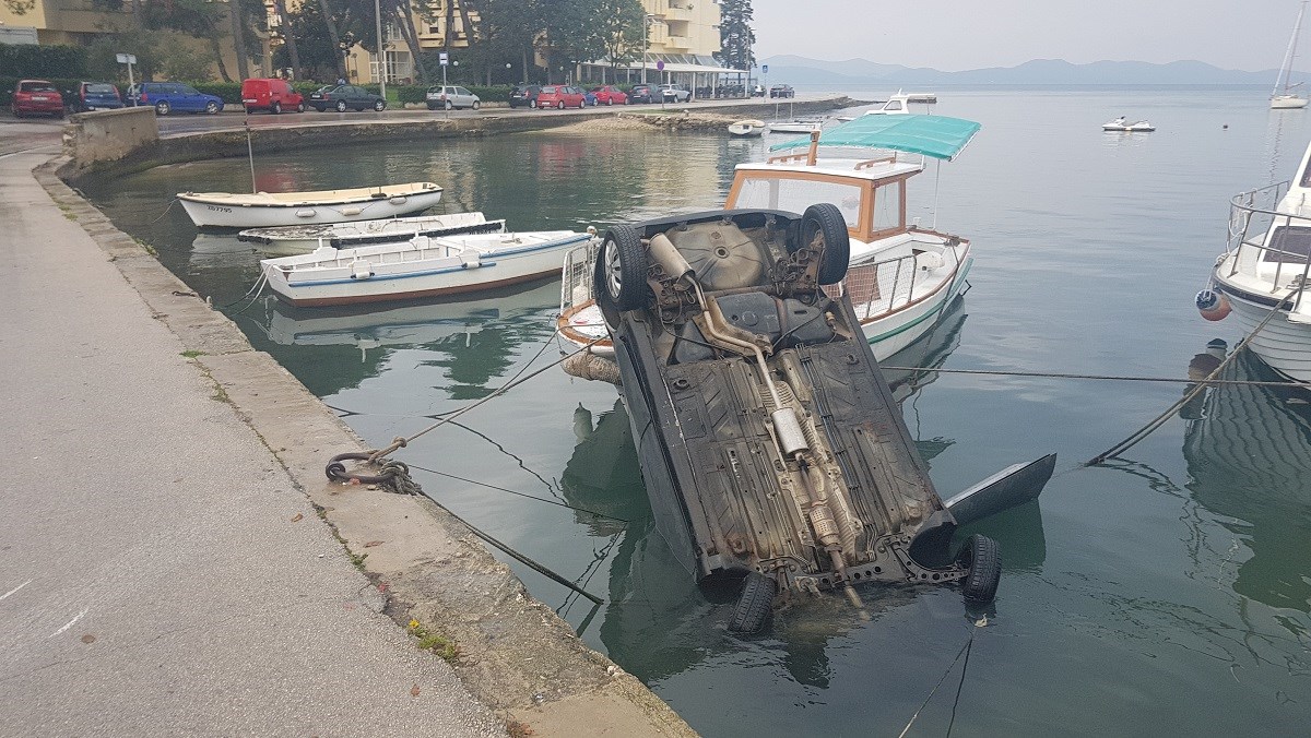 FOTO Auto u Zadru sletio u more