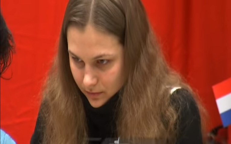 "NE ŽELIM NOSITI HIDŽAB" Šahovska prvakinja odustala od SP-a u Saudijskoj Arabiji