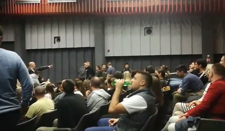 Studenti skoro istukli aktiviste na tribini zločinca Kordića, pogledajte snimku