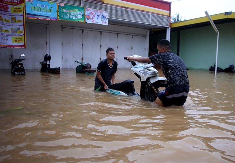 Raste broj mrtvih zbog poplava u Indoneziji