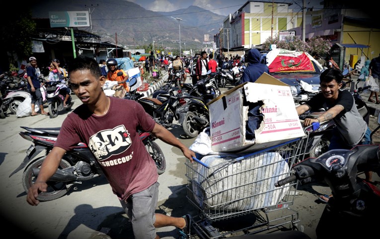 Katastrofa u Indoneziji: Nema hrane i vode, pljačkaši haraju, broj mrtvih raste