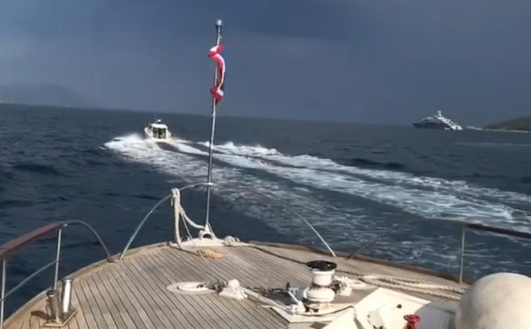 Perišić objavio video kako ratnim brodom juri prema Splitu