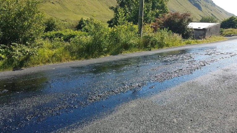 FOTO Rekordne vrućine u Irskoj, topi se asfalt na cestama