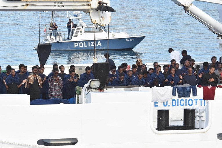 EU se ne može dogovoriti oko migranata, 150 ljudi ostaje na brodu u Italiji