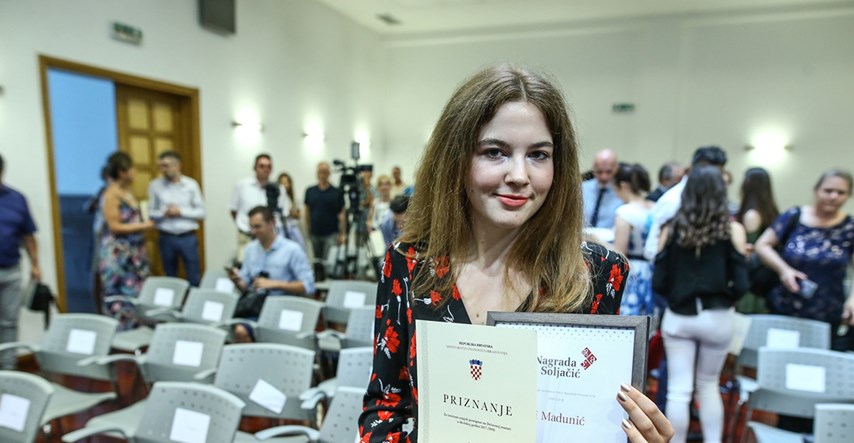 Ivi Madunić uručena nagrada za najbolje rezultate na državnoj maturi