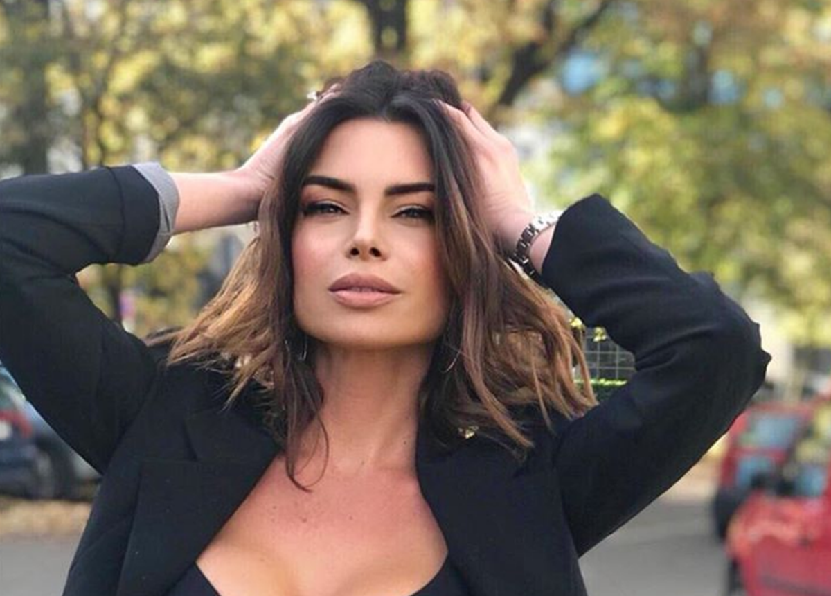 Iva Jerković se isprsila i ogromnim dekolteom raspametila fanove