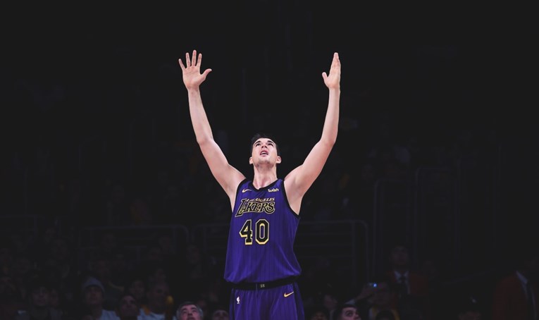 Zubac se dirljivom porukom oprostio od Lakersa
