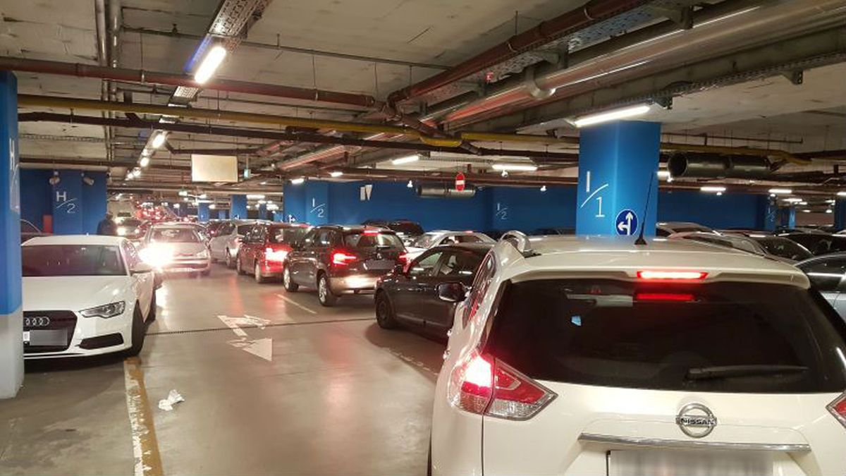 FOTO Kaos na izlazu iz jednog zagrebačkog trgovačkog centra nakon Black Fridaya