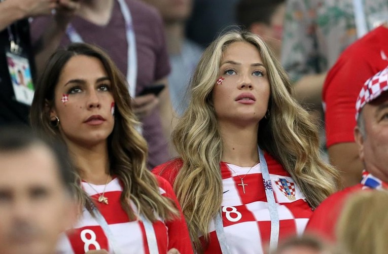 Izabel Kovačić na tekmi protiv Danske bodrila svog Matea