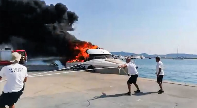 VIDEO Požar u najvećoj marini na Jadranu, izgorjela jahta: "Sve je prekrio dim"