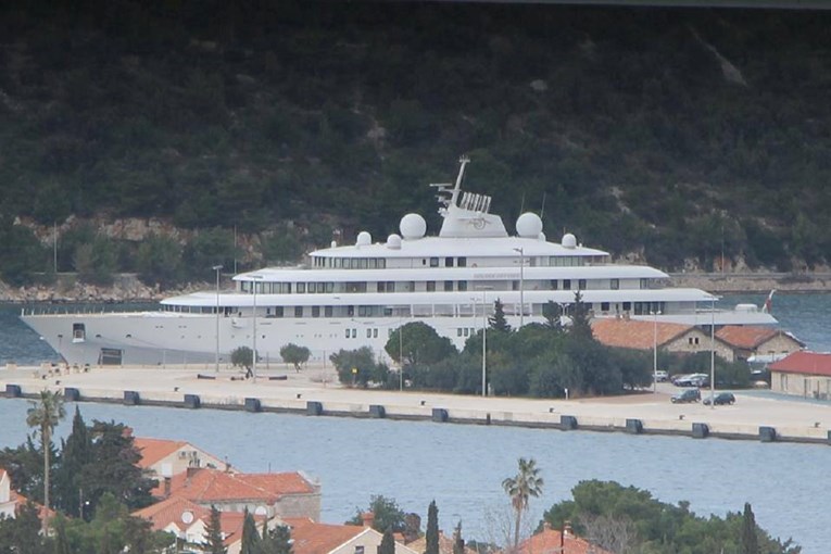 U Dubrovnik uplovila luksuzna megajahta saudijskog princa. Pogledajte fotke