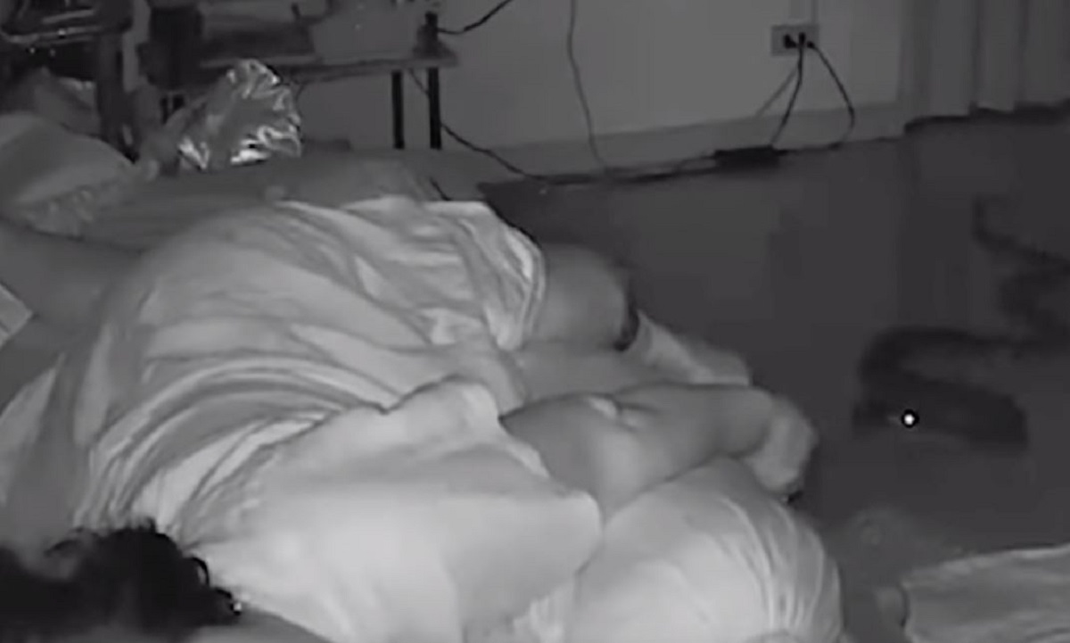 Baka u snu osjetila bol u nozi, kamera u sobi snimila scenu iz noćne more