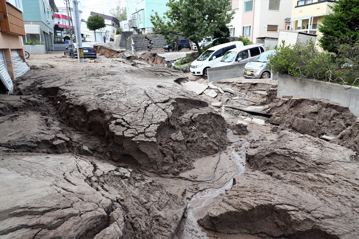 Nakon tajfuna, Japan pogodio jak potres: 9 mrtvih, zatvoreni aerodromi i ceste