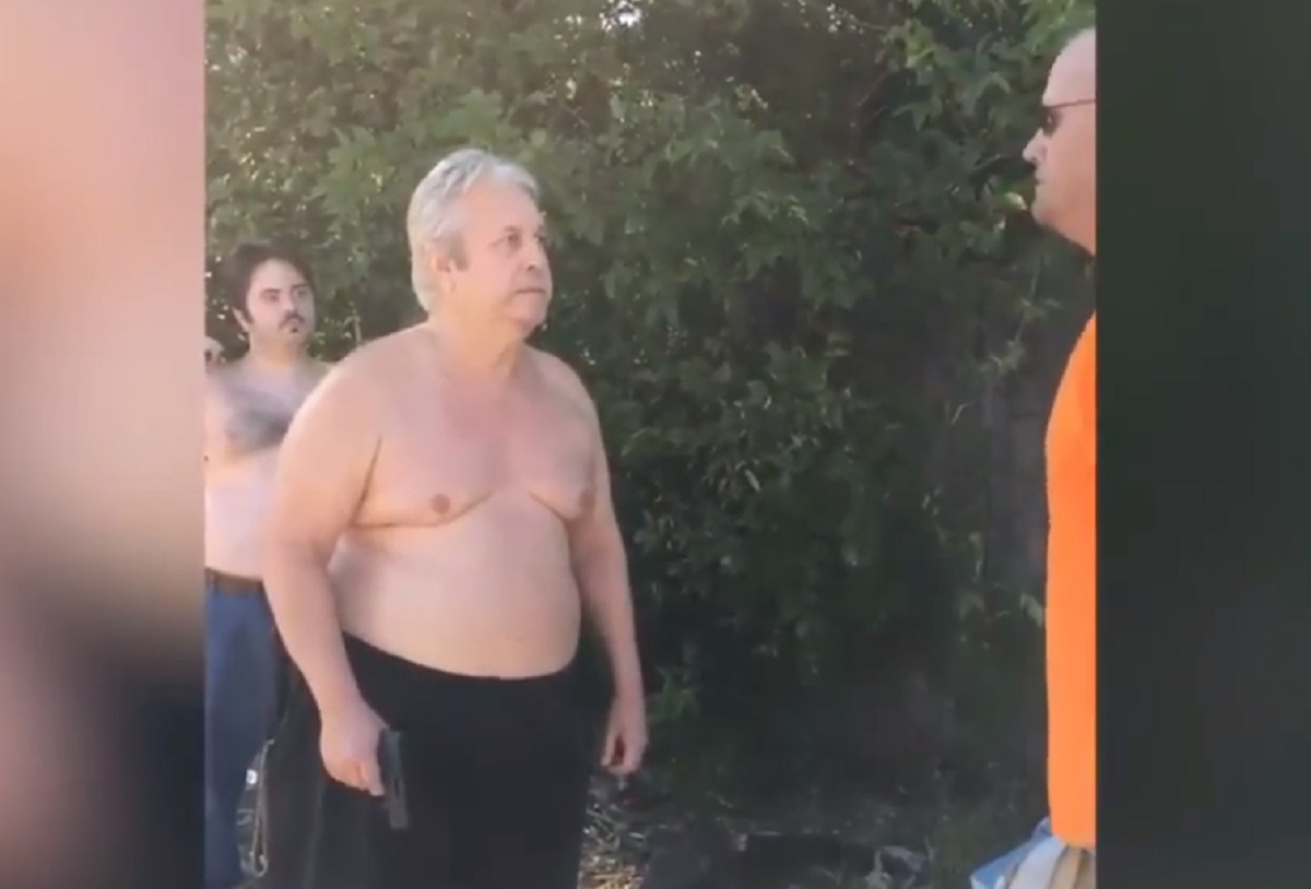 Uznemirujuća snimka: Otac i sin u SAD-u ubili susjeda zbog svađe oko madraca