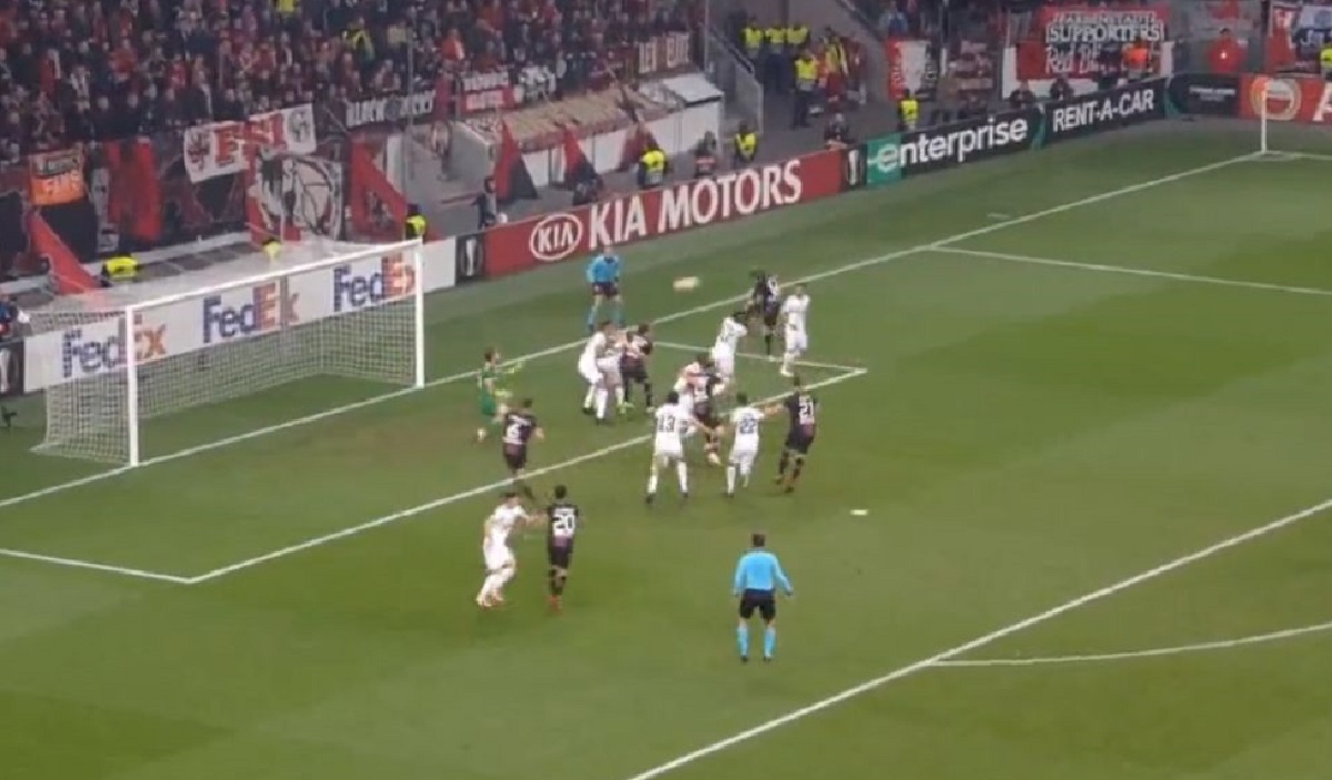 Jedvaj sjajno zakucao glavom za Bayer: Pogledajte let i gol braniča Hrvatske