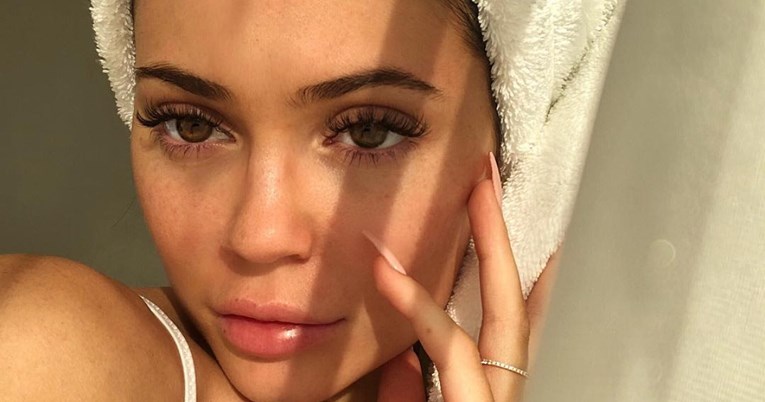 Kylie Jenner fotkom noktiju rasplamsala glasine o drugoj trudnoći