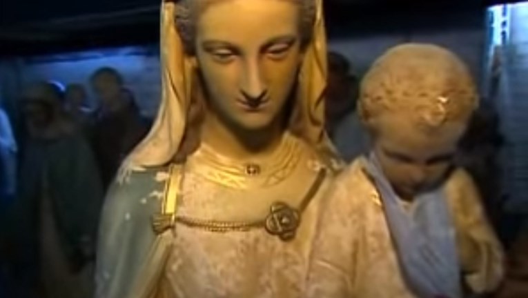 Provalnici upali u katoličku crkvu u Republici Srpskoj i uništili Gospine kipove